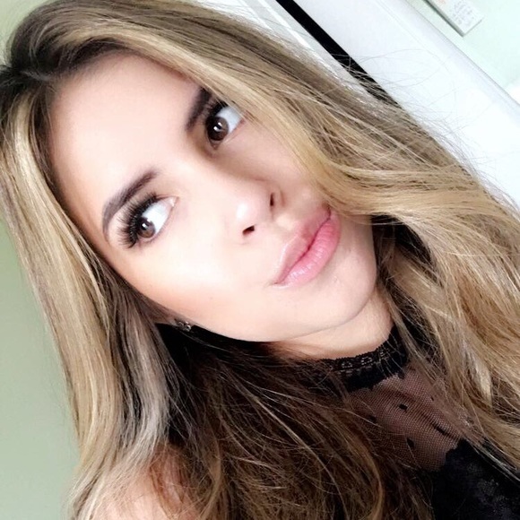 Meet your Posher, Flavia - Picture 1 of 1